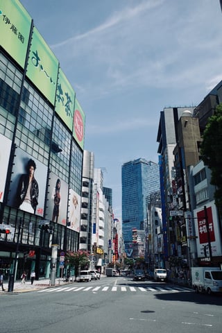 ランチに向かう途中🍕🏢