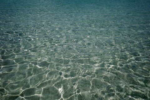 遠浅で、透き通っていて、山に囲まれていて、最高でした…🌊⛰️

長崎県 五島列島 福江島 頓泊海水浴場
Tonpaku Beach Goto Islands Fukue Island - Nagasaki Pref