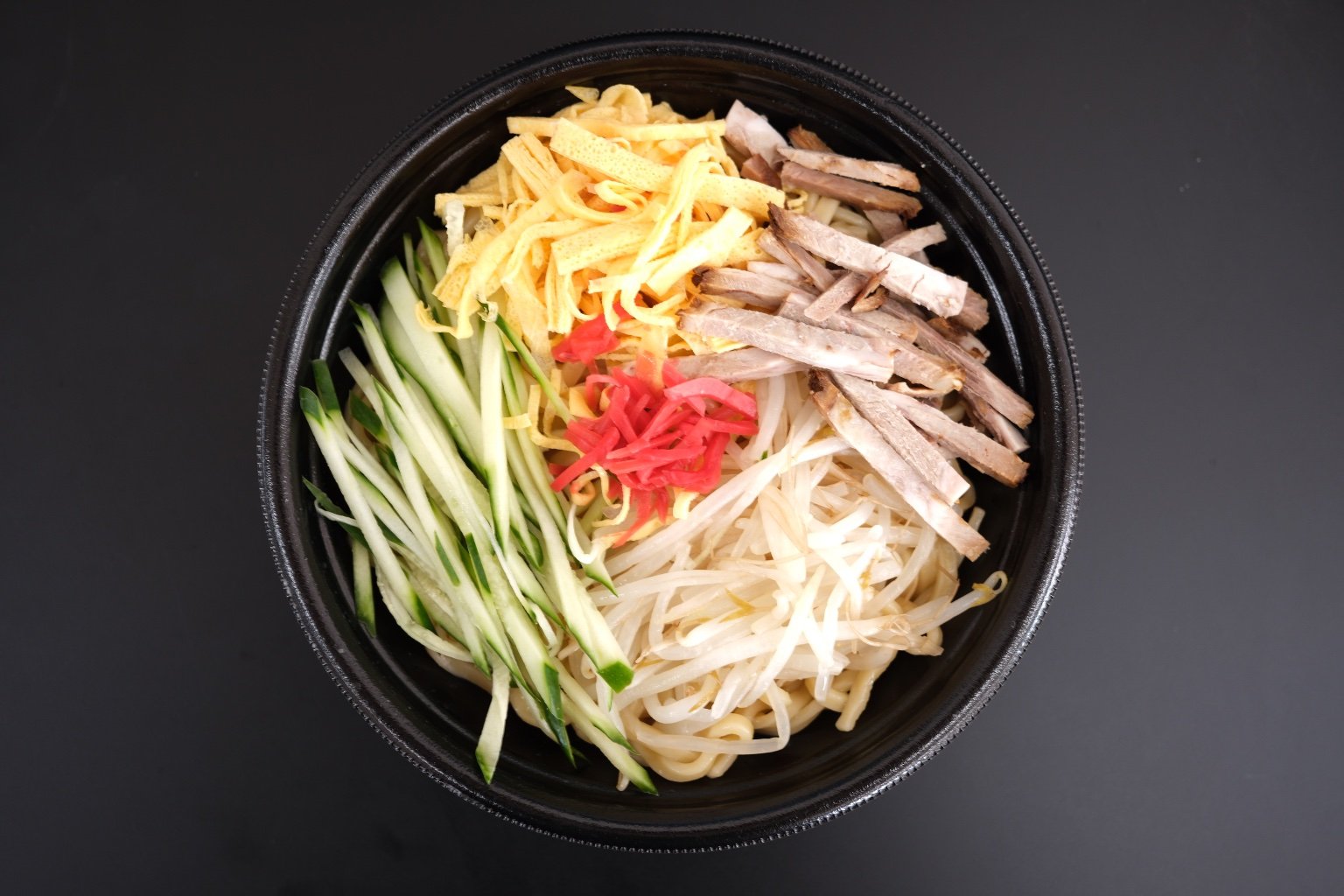 本日届いたX-E5で、渋谷の名店｢喜楽｣の冷やし中華をパシャリ🥢