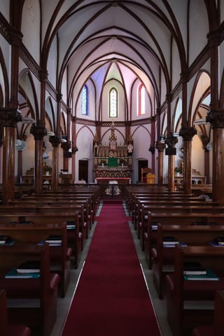 長崎の五島列島にある青砂ヶ浦天主堂