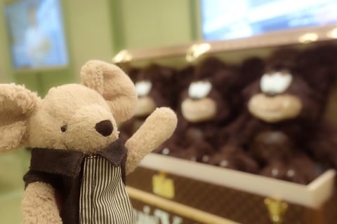 中之島美術館で開催されているルイヴィトン展を堪能するねずみさん。