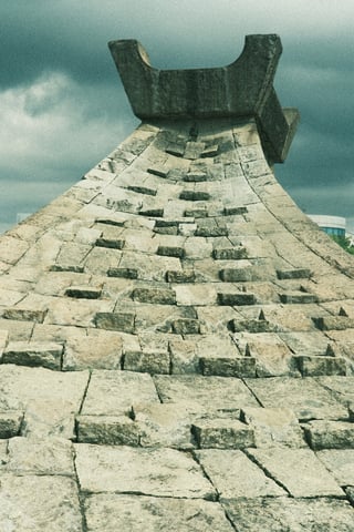 公園のモニュメント🏰
チェスのルークみたいな力強さを感じて好き



📷camera ···▸ fujixt5
🔍lens      ···▸ voigtlander35mmf1_2    
                     nokton35mmf12xmount
🔎filter     ···▸ blackmistno5
🎞film sim.···▸ fujixweekly
🩻dev       ···▸ jpeg  sooc