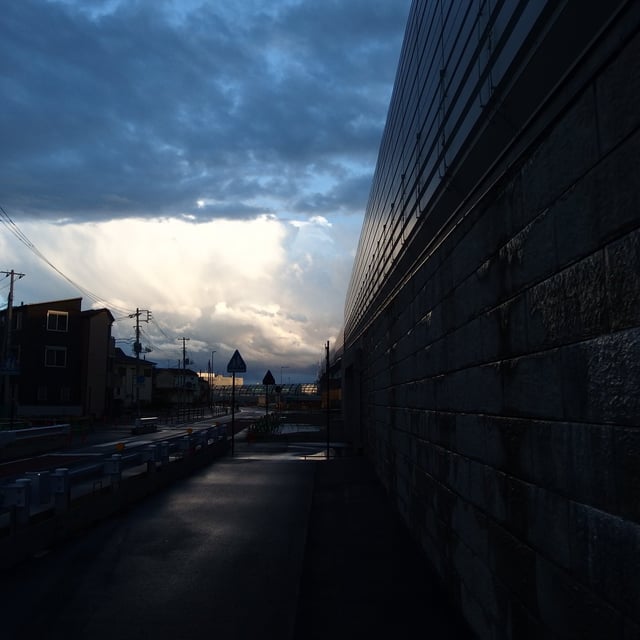 雲って絵になるね
撮って出しでもこの
不気味さ凄いなあ
市川市