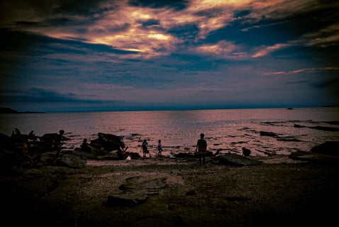 海岸で夕暮れの寂しさが滲む一枚

【千葉県の内房】
キットレンズ