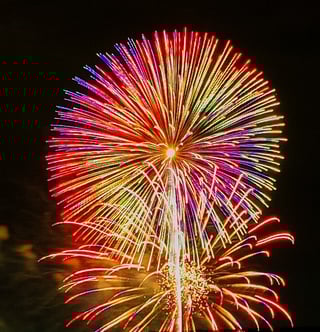 人生1回目の花火撮影
やりにくいことをやって撮った
ノーレリーズ、ノー三脚での至高の一枚