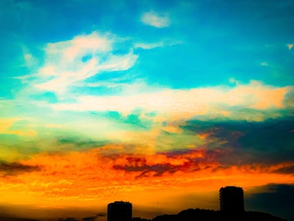 久々に仲間で集まって飲みに行く途中で
立ち止まった夕暮れ