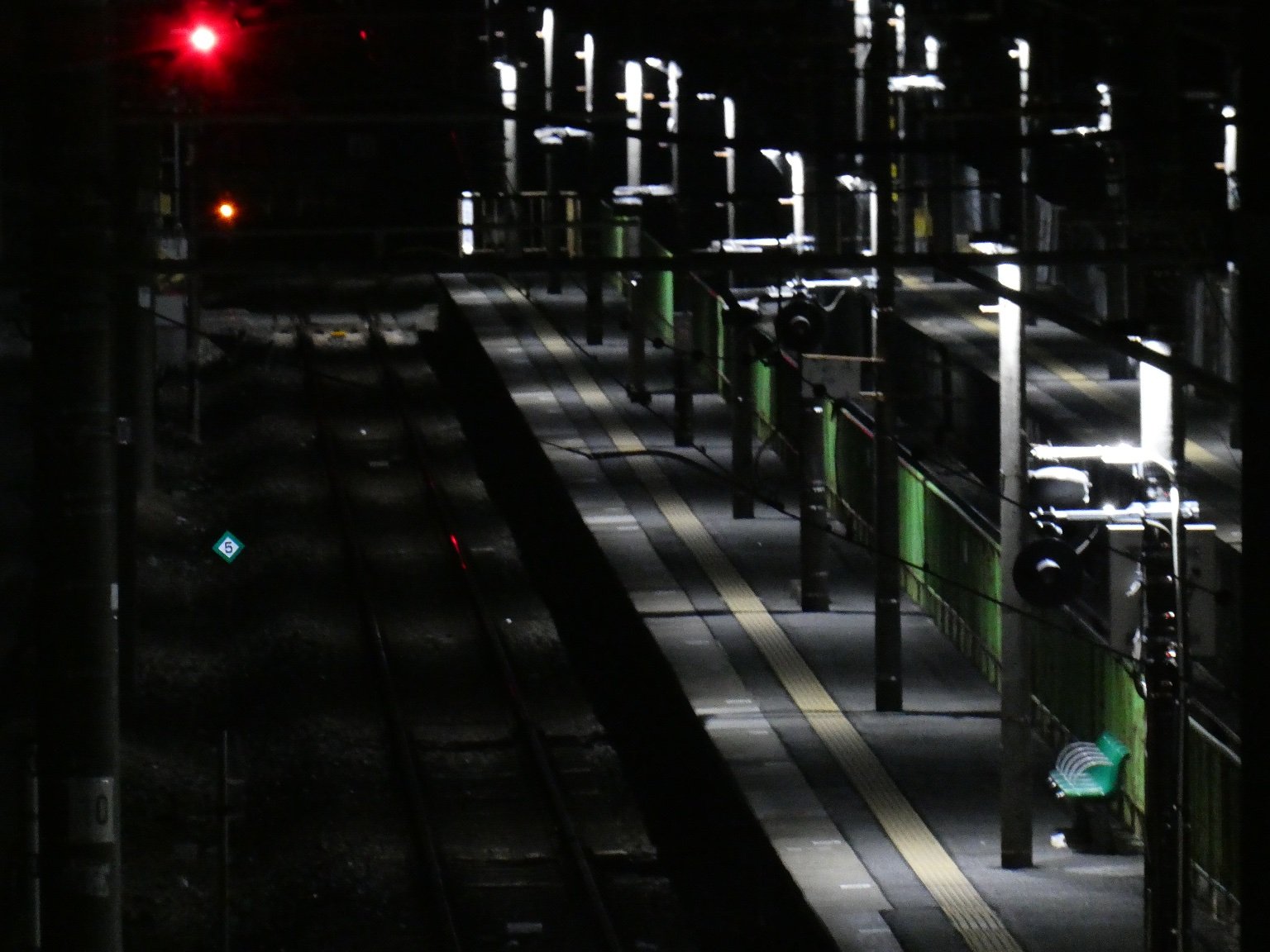暗闇からのズーム無人駅撮影
【撮って出し】

もうすぐ値上がりしちゃうので
沢山の良さを届けます！
