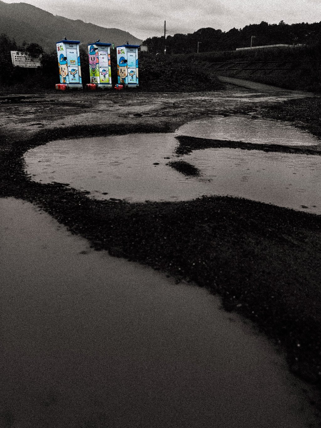 小雨の河原は少し不穏