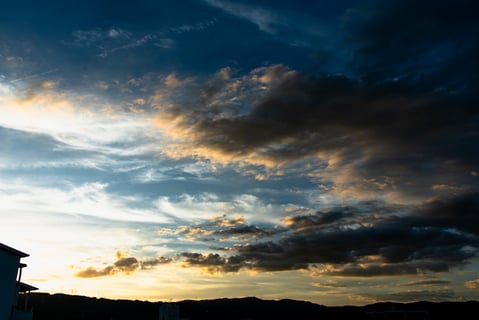 夕日ハンター歴20年。
夕日の写真を残したくてカメラをはじめたといっても過言ではない