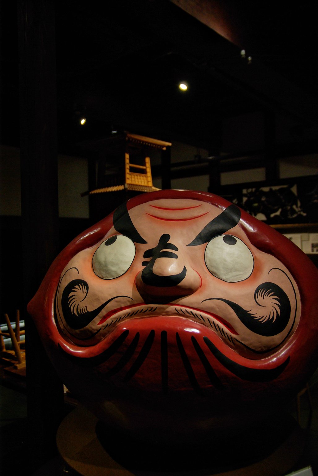 川越の街の店に置かれていた
おおきなダルマ