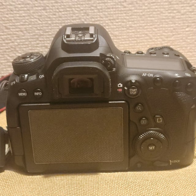 EOS 6D Mark II ボディ