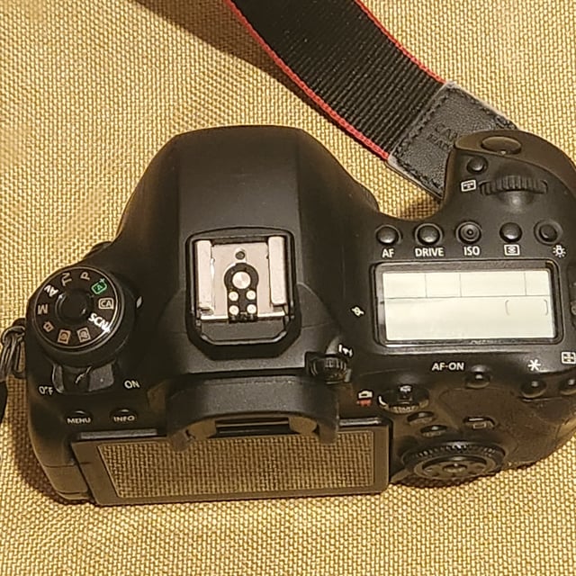 EOS 6D Mark II ボディ