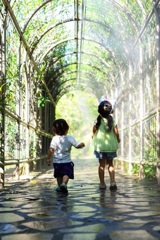 仲良いのか悪いのか。それでも弟はお姉ちゃんの隣に。