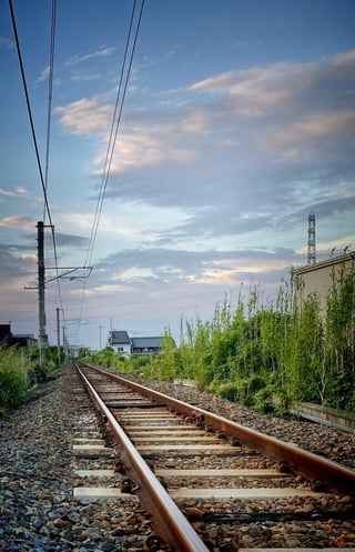 線路の彼方を思い浮かべ