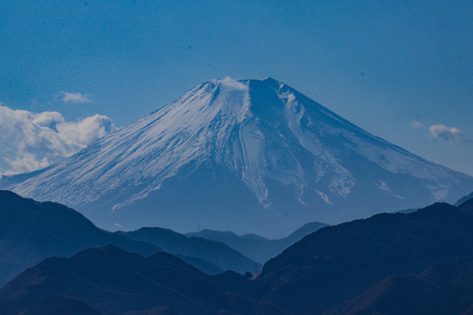 高尾山から見た富士山
素敵な秋晴れで、遠くの景色も見渡せた