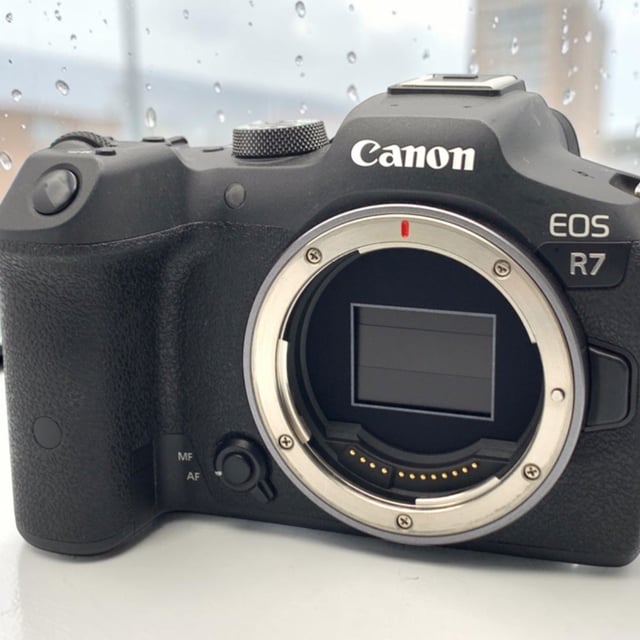 EOS R7 ボディ