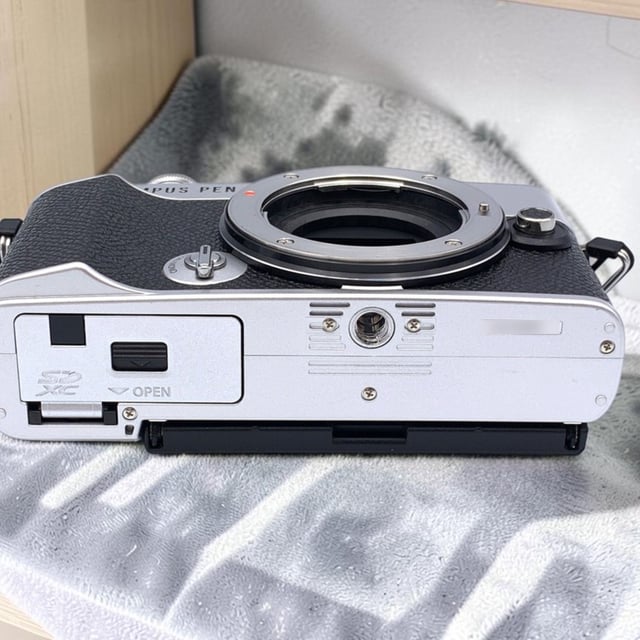 OLYMPUS PEN E-P7 ボディ "シルバー"