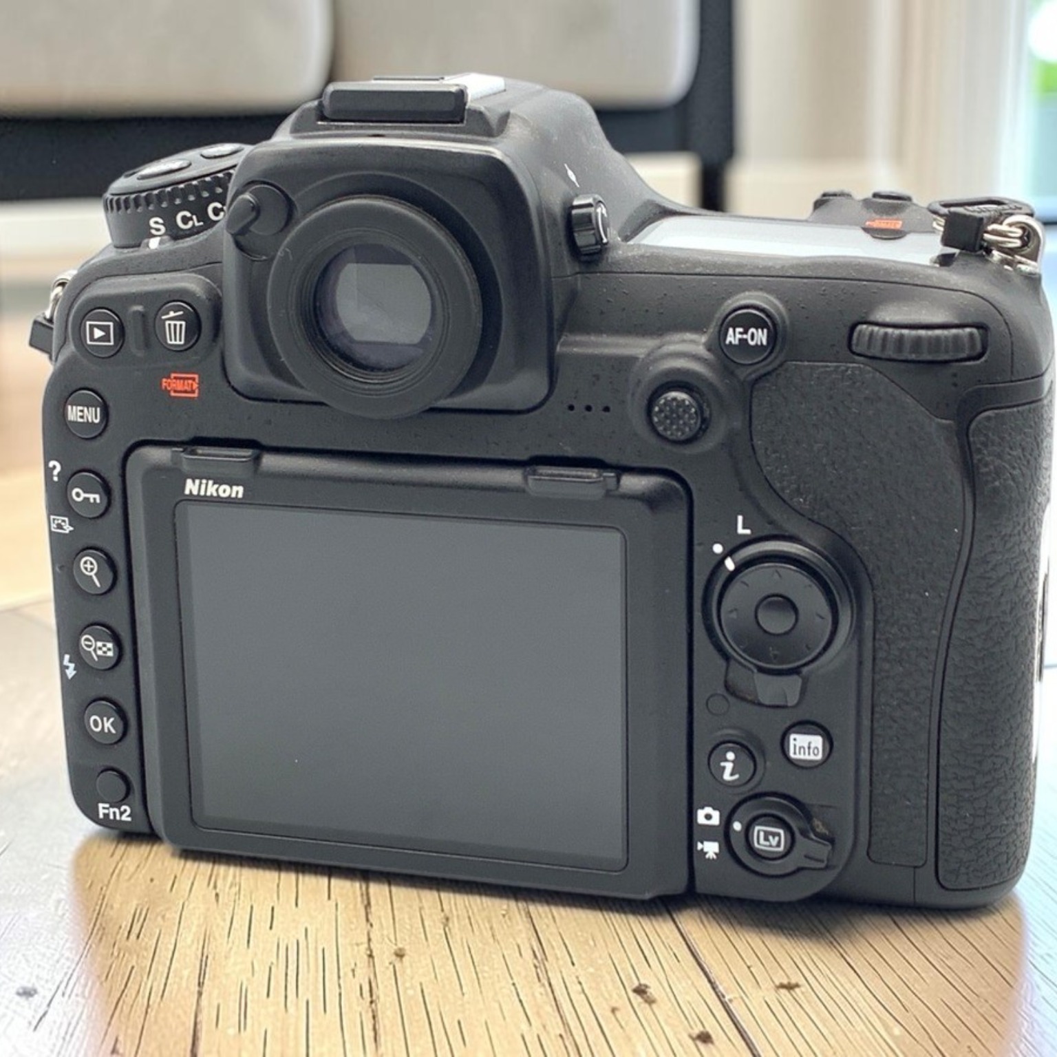 ニコン D500 ボディの中古 (良品)・¥82,990 by ゆのはら | みんなのカメラ ニコン D500 ボディの中古 (良品)・¥82,990 by ゆのはら | みんなのカメラ