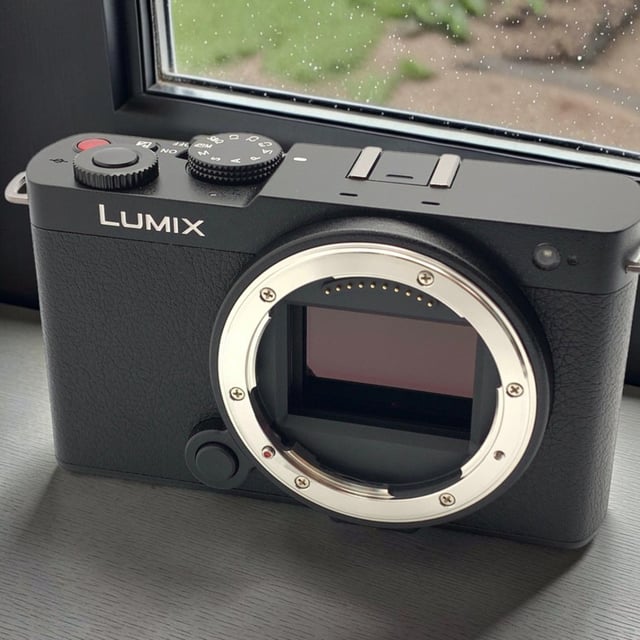 LUMIX S9(DC-S9) ボディ "ジェットブラック"