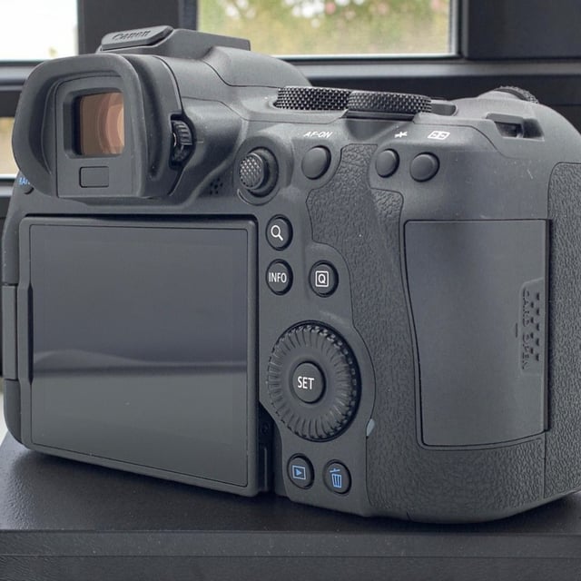 EOS R6 Mark II ボディ