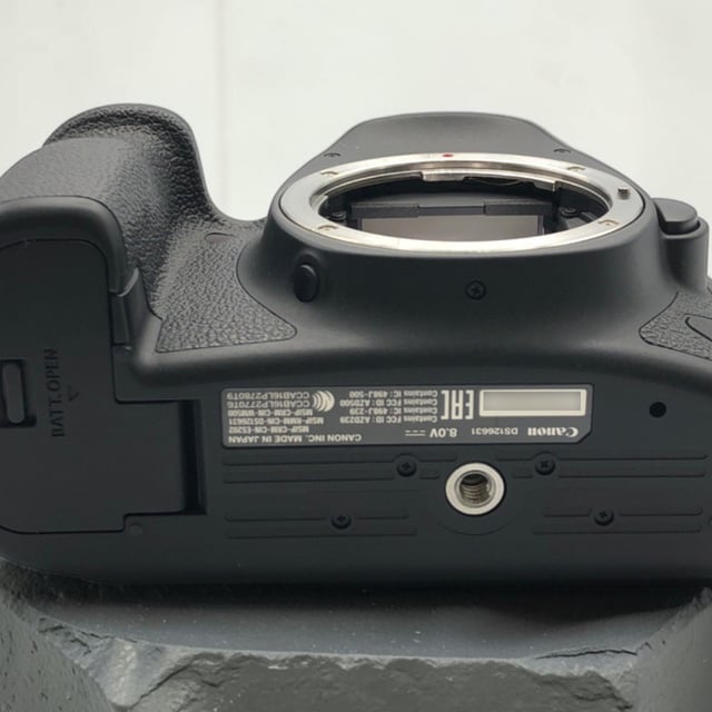 EOS 6D Mark II ボディ