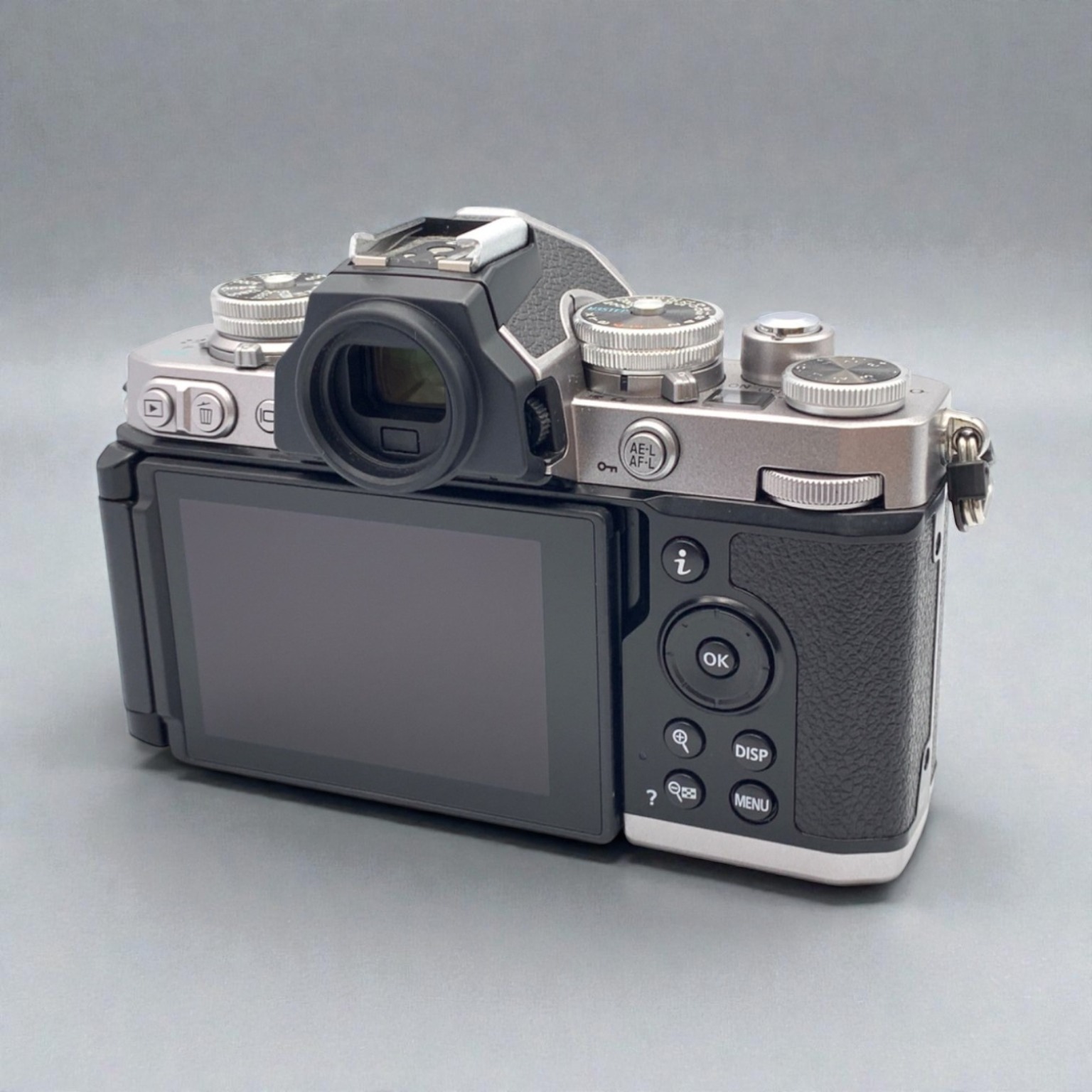 【美品】Nikon Zfc ボディ シルバー ニコン（Nikon） 【中古】 【美品】 Zfc ボディ シルバー : カメラの