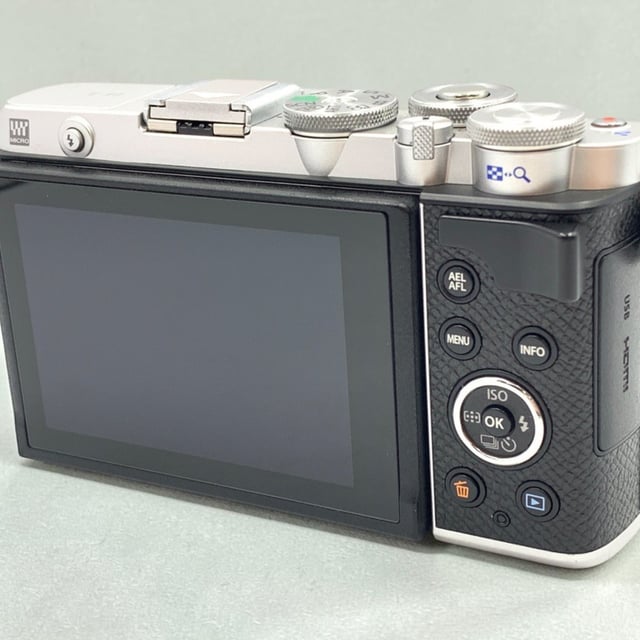 OLYMPUS PEN E-P7 ボディ "シルバー"