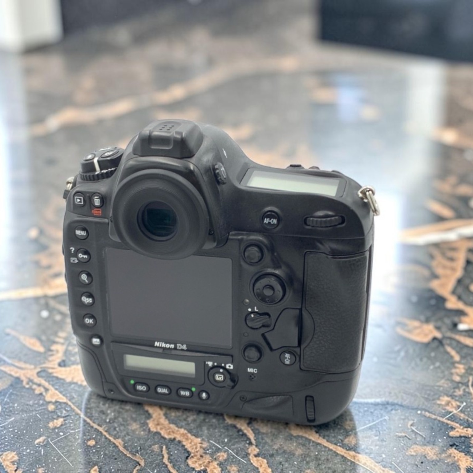 ニコン D4 ボディの中古 (良品)・¥89,440 売り切れ by いなせ