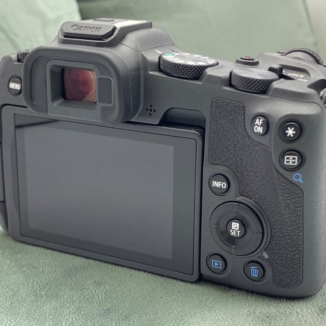 EOS R8 ボディ