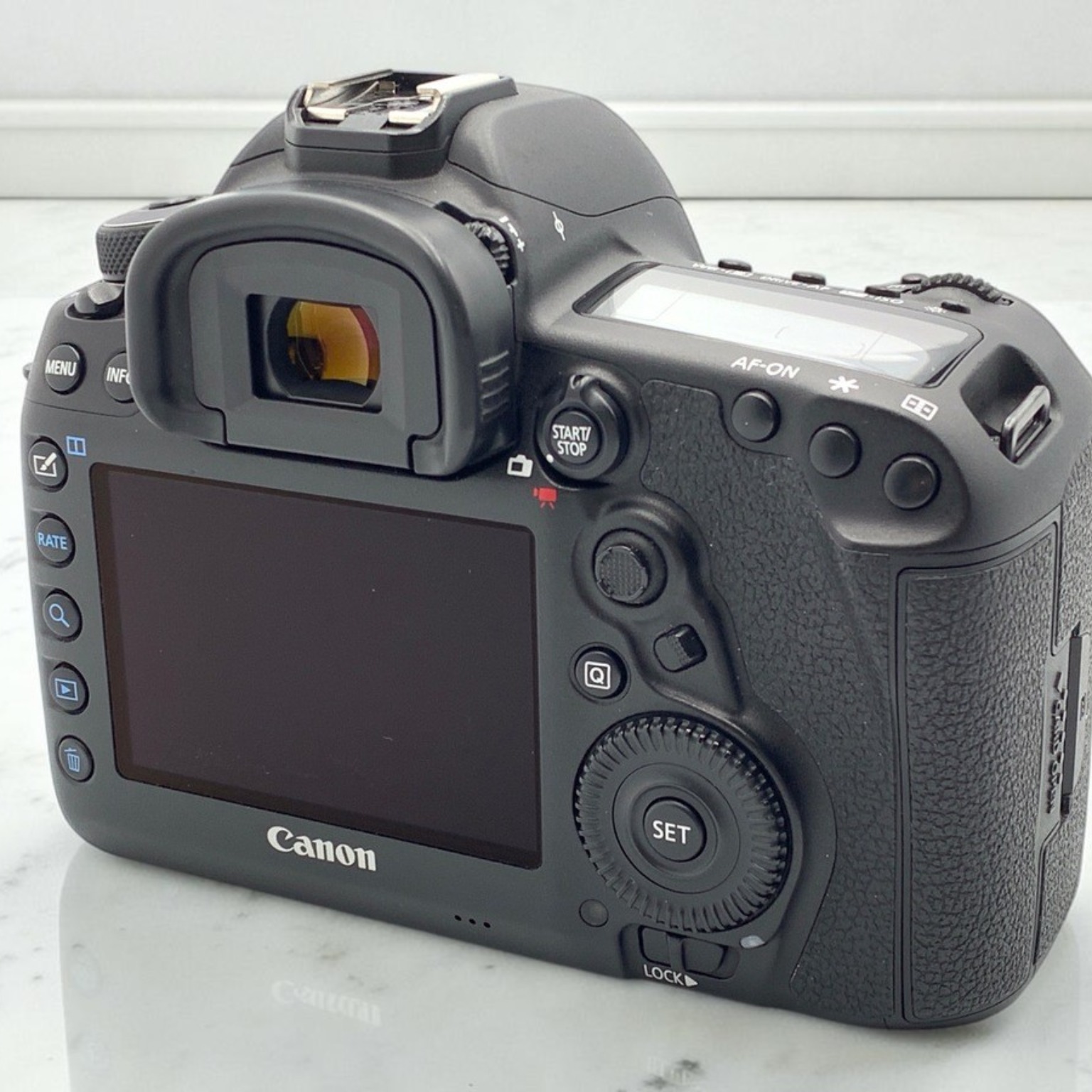 Canon EOS Kiss X7i ダブルズームキットの新品/中古の在庫一覧