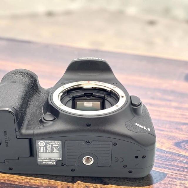 EOS 7D Mark II ボディ