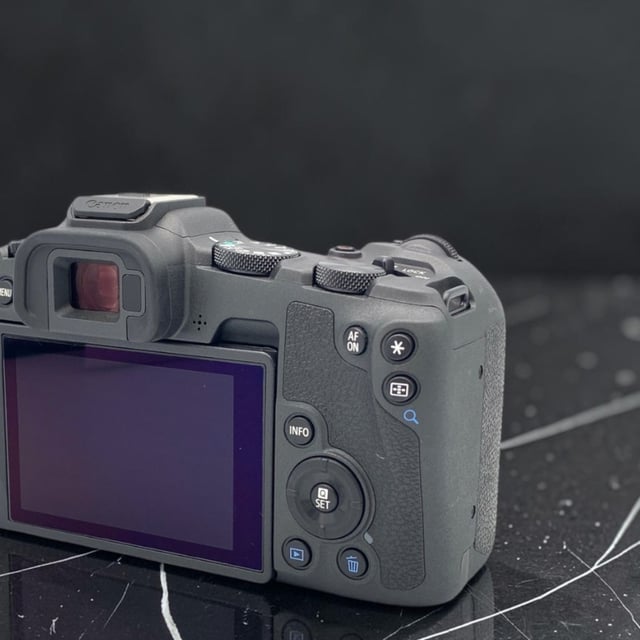 EOS R8 ボディ