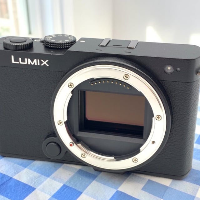 LUMIX S9(DC-S9) ボディ "ジェットブラック"