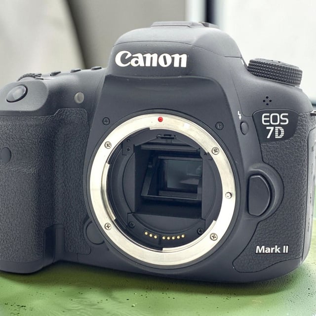 EOS 7D Mark II ボディ
