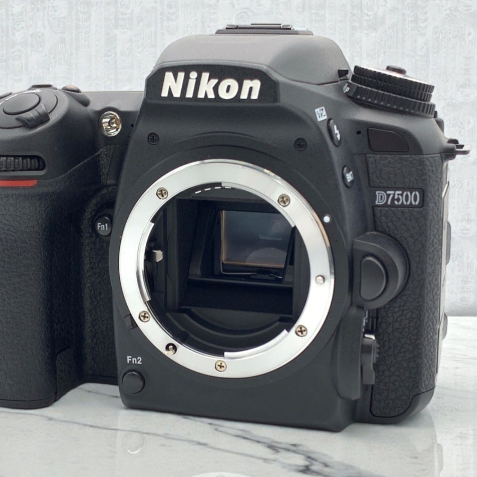 ニコン D5000 ボディの中古 (美品)・¥9,540 by ひかり窓 | みんなのカメラ