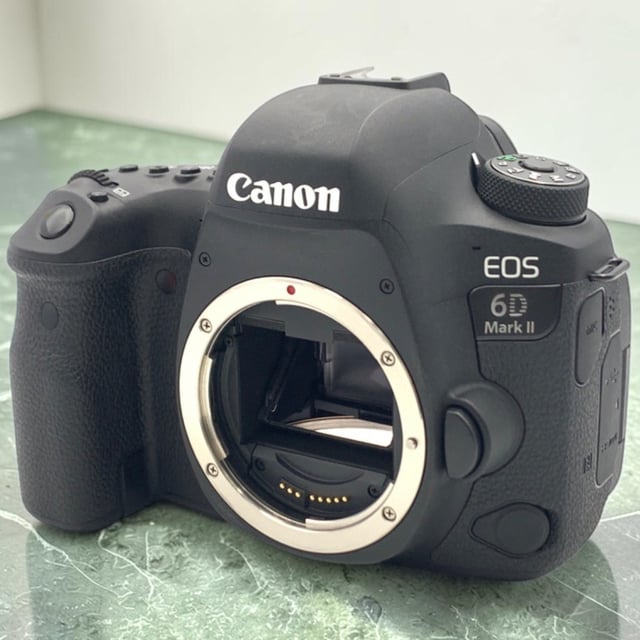 EOS 6D Mark II ボディ