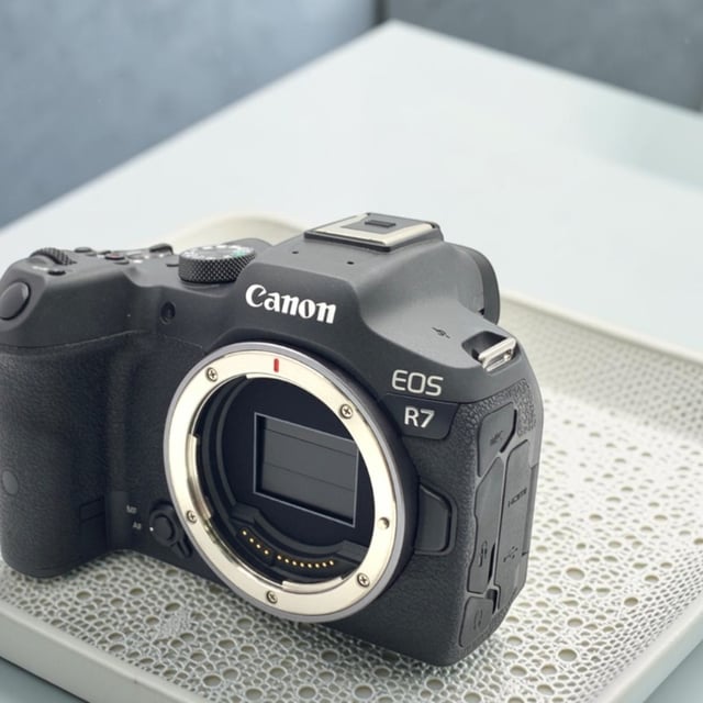 EOS R7 ボディ