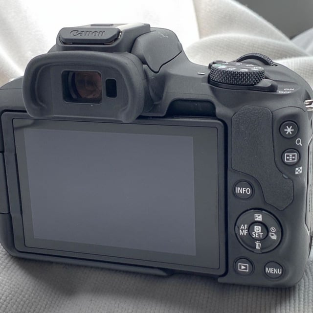 EOS R50 ボディ "ブラック"