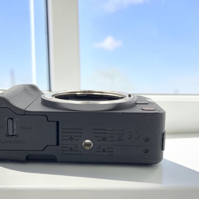 EOS R50 V ボディ "ブラック"