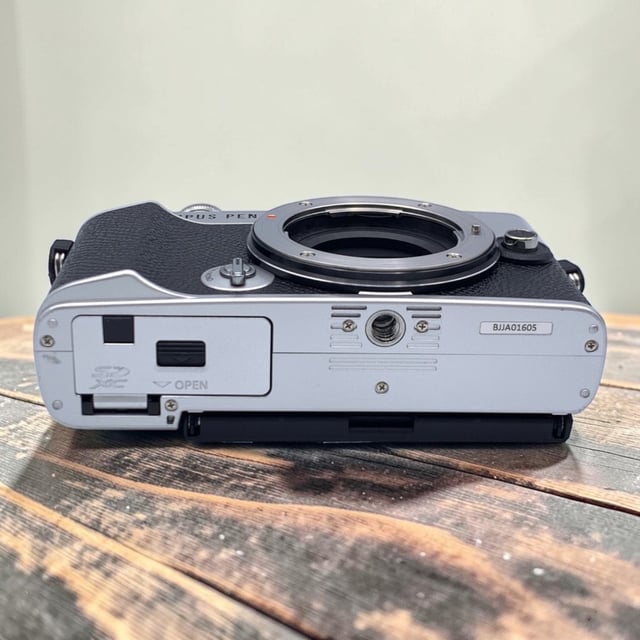 OLYMPUS PEN E-P7 ボディ "シルバー"
