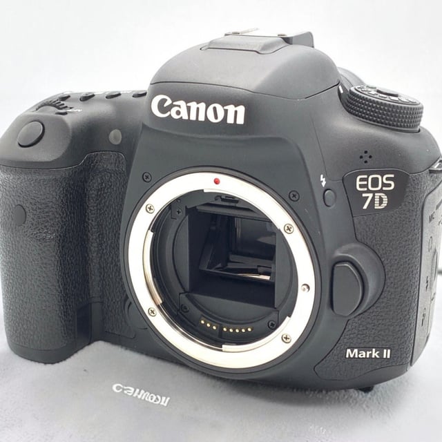 EOS 7D Mark II ボディ