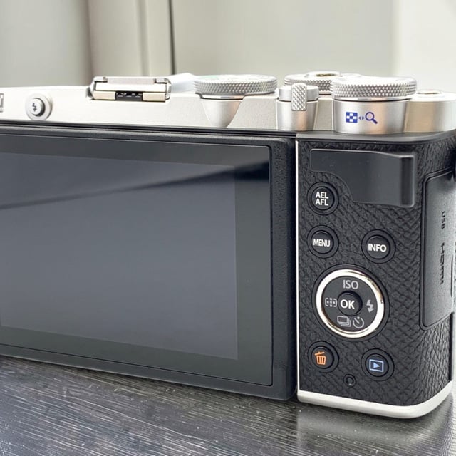 OLYMPUS PEN E-P7 ボディ