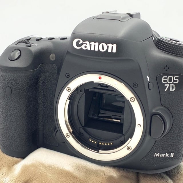 EOS 7D Mark II ボディ