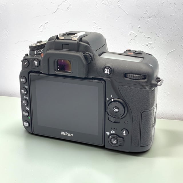 D7500 ボディ