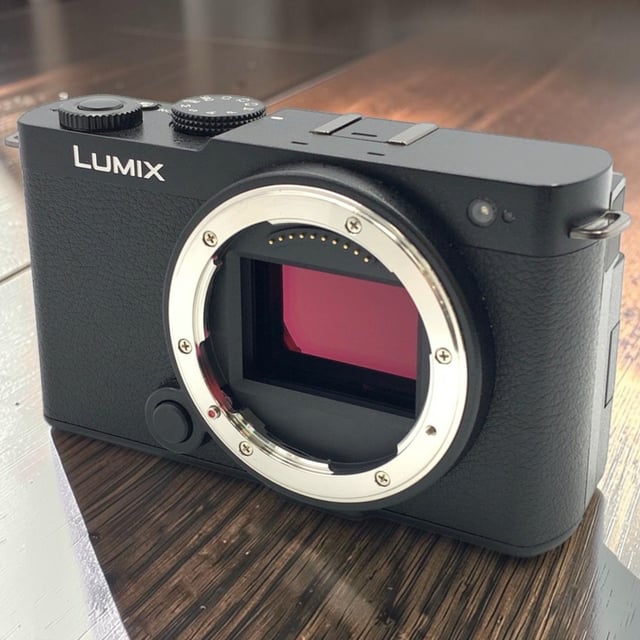 LUMIX S9(DC-S9) ボディ "ジェットブラック"