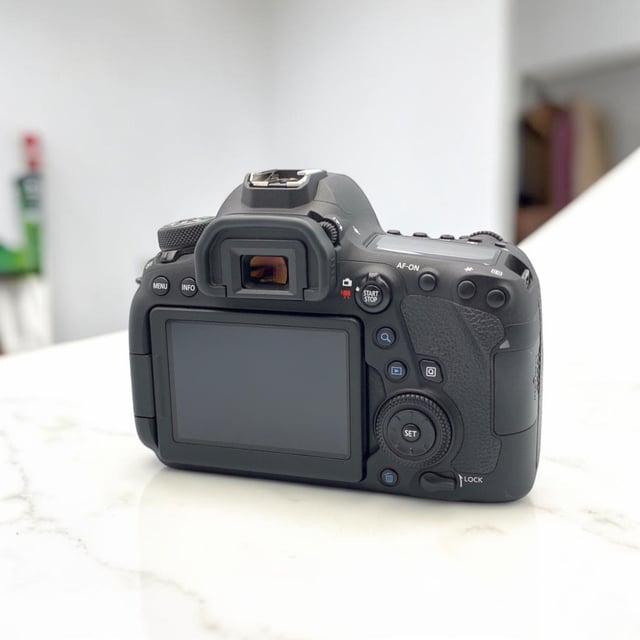 EOS 6D Mark II ボディ