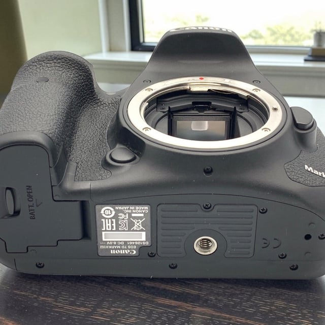 EOS 7D Mark II ボディ