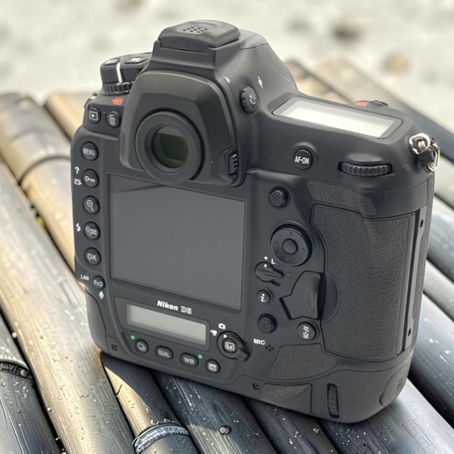 ニコン D6 ボディの中古 (良品)・¥411,160 by halmino | みんなのカメラ