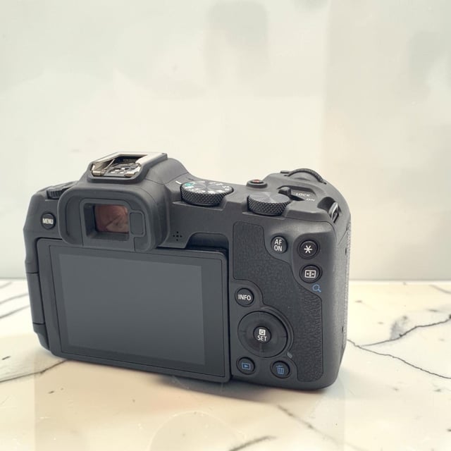 EOS R8 ボディ