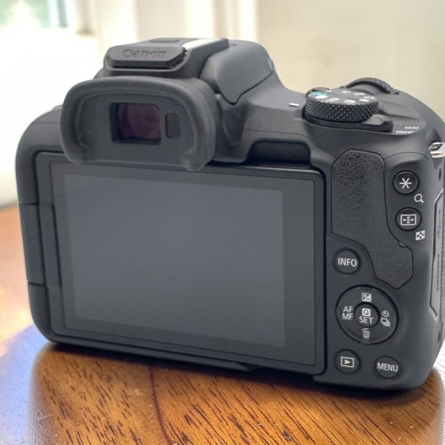 EOS R50 ボディ "ブラック"